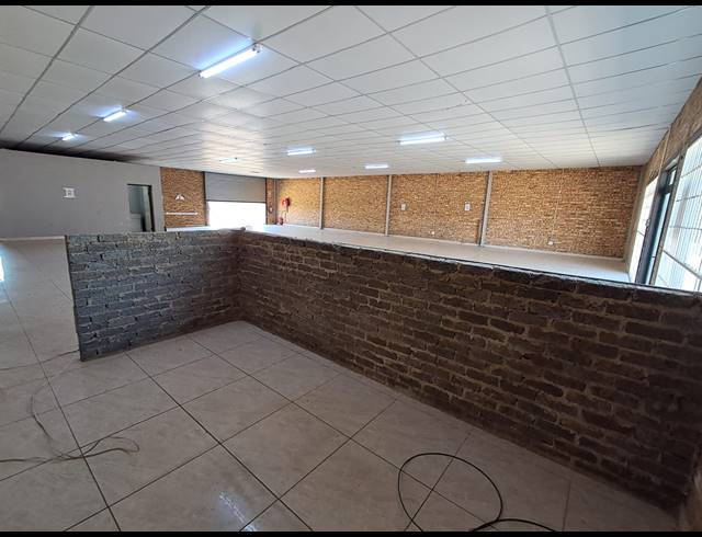 300M² RETAIL TO LET IN DE DEUR